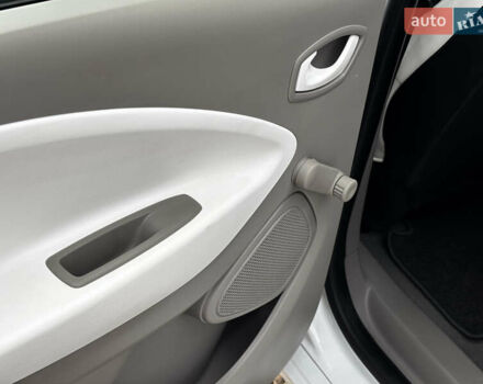 Білий Рено Зое, об'ємом двигуна 0 л та пробігом 23 тис. км за 8850 $, фото 31 на Automoto.ua