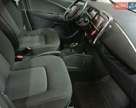 Белый Рено Зое, объемом двигателя 0 л и пробегом 68 тыс. км за 7800 $, фото 7 на Automoto.ua