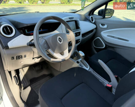 Белый Рено Зое, объемом двигателя 0 л и пробегом 57 тыс. км за 9500 $, фото 9 на Automoto.ua