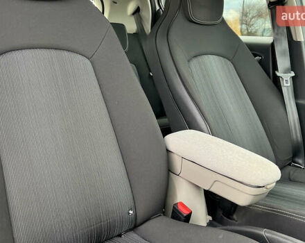 Белый Рено Зое, объемом двигателя 0 л и пробегом 140 тыс. км за 9300 $, фото 20 на Automoto.ua