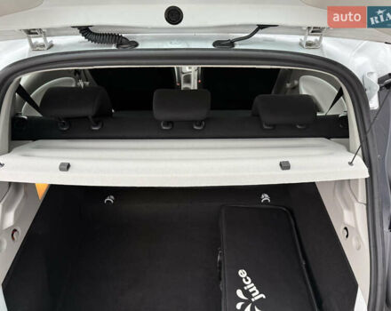 Белый Рено Зое, объемом двигателя 0 л и пробегом 127 тыс. км за 9200 $, фото 61 на Automoto.ua