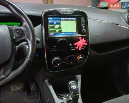 Белый Рено Зое, объемом двигателя 0 л и пробегом 68 тыс. км за 7800 $, фото 8 на Automoto.ua