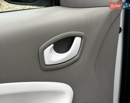 Білий Рено Зое, об'ємом двигуна 0 л та пробігом 23 тис. км за 8850 $, фото 26 на Automoto.ua