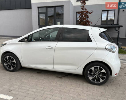 Белый Рено Зое, объемом двигателя 0 л и пробегом 44 тыс. км за 9999 $, фото 2 на Automoto.ua