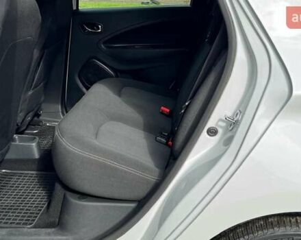 Белый Рено Зое, объемом двигателя 0 л и пробегом 157 тыс. км за 8700 $, фото 7 на Automoto.ua