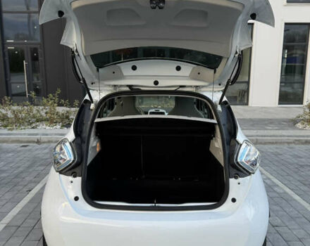 Белый Рено Зое, объемом двигателя 0 л и пробегом 75 тыс. км за 9900 $, фото 47 на Automoto.ua