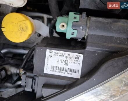 Белый Рено Зое, объемом двигателя 0 л и пробегом 129 тыс. км за 8700 $, фото 49 на Automoto.ua