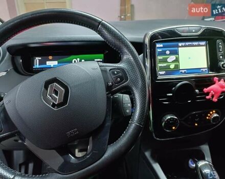 Белый Рено Зое, объемом двигателя 0 л и пробегом 68 тыс. км за 7800 $, фото 11 на Automoto.ua