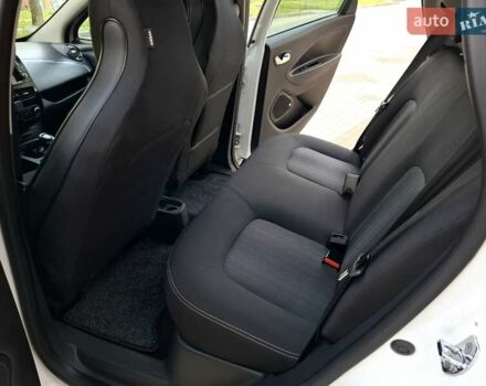 Белый Рено Зое, объемом двигателя 0 л и пробегом 129 тыс. км за 8700 $, фото 30 на Automoto.ua