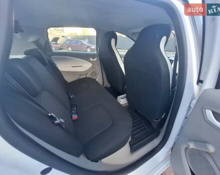 Белый Рено Зое, объемом двигателя 0 л и пробегом 90 тыс. км за 9500 $, фото 18 на Automoto.ua