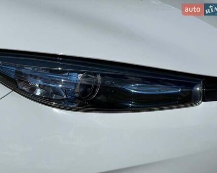 Белый Рено Зое, объемом двигателя 0 л и пробегом 120 тыс. км за 10500 $, фото 12 на Automoto.ua