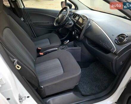 Белый Рено Зое, объемом двигателя 0 л и пробегом 129 тыс. км за 8700 $, фото 22 на Automoto.ua