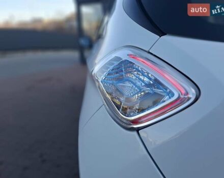 Белый Рено Зое, объемом двигателя 0 л и пробегом 90 тыс. км за 9500 $, фото 23 на Automoto.ua
