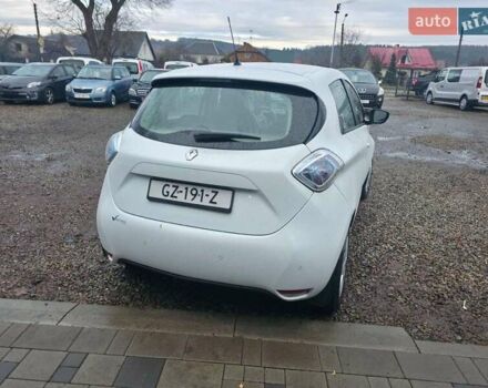 Белый Рено Зое, объемом двигателя 0 л и пробегом 85 тыс. км за 7999 $, фото 10 на Automoto.ua