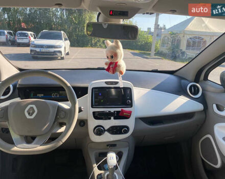 Білий Рено Зое, об'ємом двигуна 0 л та пробігом 100 тис. км за 8499 $, фото 11 на Automoto.ua