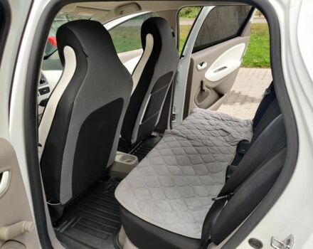 Білий Рено Зое, об'ємом двигуна 0 л та пробігом 190 тис. км за 8500 $, фото 7 на Automoto.ua