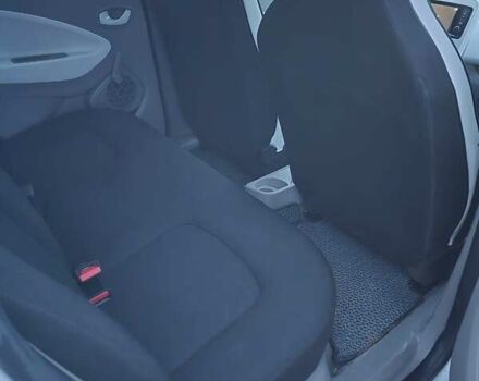 Белый Рено Зое, объемом двигателя 0 л и пробегом 122 тыс. км за 9000 $, фото 1 на Automoto.ua