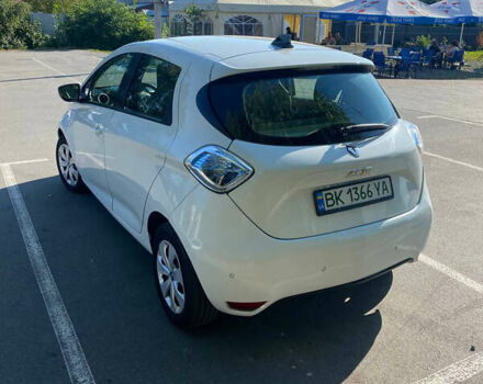 Білий Рено Зое, об'ємом двигуна 0 л та пробігом 100 тис. км за 8499 $, фото 3 на Automoto.ua