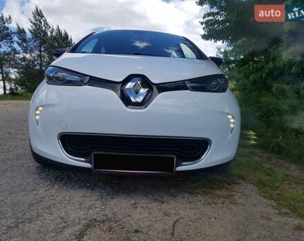 Белый Рено Зое, объемом двигателя 0 л и пробегом 95 тыс. км за 11000 $, фото 1 на Automoto.ua