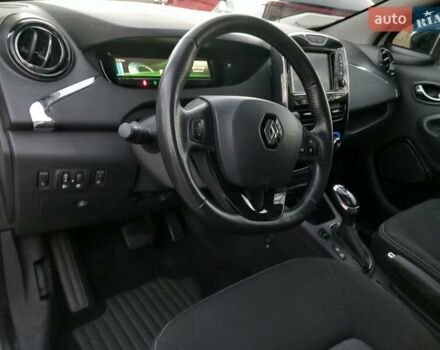 Белый Рено Зое, объемом двигателя 0 л и пробегом 39 тыс. км за 10900 $, фото 10 на Automoto.ua