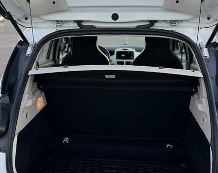 Белый Рено Зое, объемом двигателя 0 л и пробегом 117 тыс. км за 9800 $, фото 14 на Automoto.ua