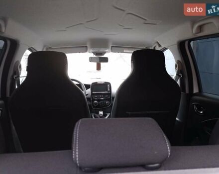 Белый Рено Зое, объемом двигателя 0 л и пробегом 145 тыс. км за 9100 $, фото 7 на Automoto.ua