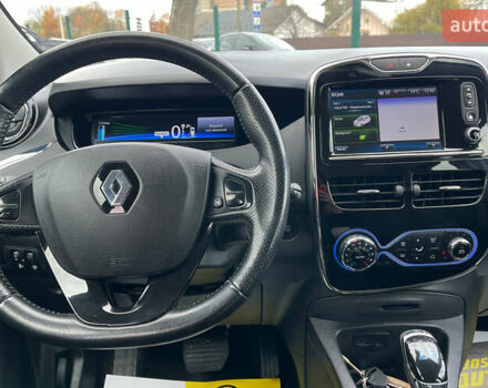 Белый Рено Зое, объемом двигателя 0 л и пробегом 140 тыс. км за 8900 $, фото 8 на Automoto.ua