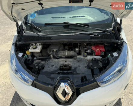 Белый Рено Зое, объемом двигателя 0 л и пробегом 120 тыс. км за 8300 $, фото 14 на Automoto.ua