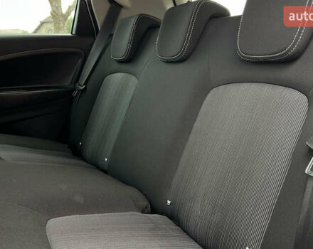 Белый Рено Зое, объемом двигателя 0 л и пробегом 140 тыс. км за 9300 $, фото 19 на Automoto.ua