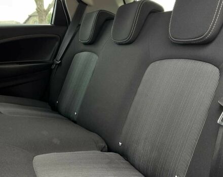 Белый Рено Зое, объемом двигателя 0 л и пробегом 140 тыс. км за 9300 $, фото 19 на Automoto.ua