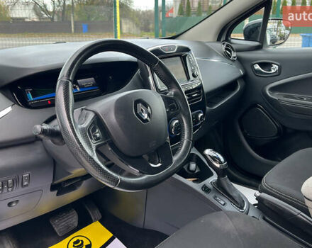 Белый Рено Зое, объемом двигателя 0 л и пробегом 140 тыс. км за 8900 $, фото 6 на Automoto.ua