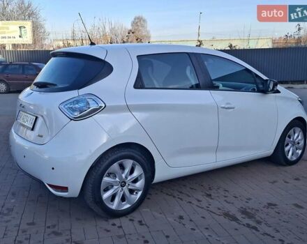 Белый Рено Зое, объемом двигателя 0 л и пробегом 90 тыс. км за 9500 $, фото 12 на Automoto.ua