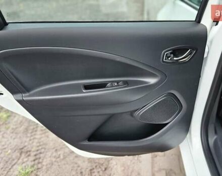 Белый Рено Зое, объемом двигателя 0 л и пробегом 71 тыс. км за 9550 $, фото 50 на Automoto.ua