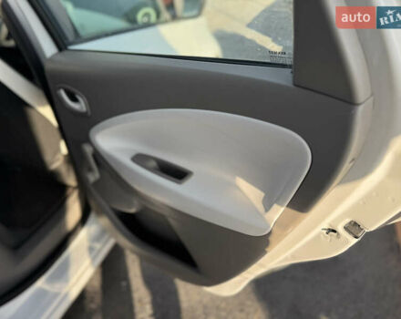 Білий Рено Зое, об'ємом двигуна 0 л та пробігом 87 тис. км за 8500 $, фото 23 на Automoto.ua