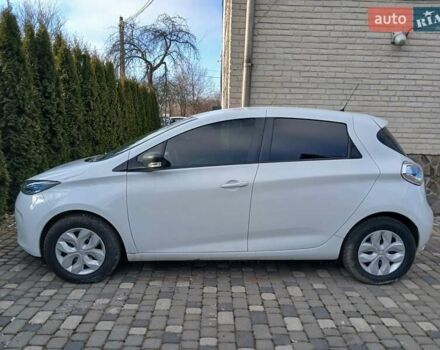 Белый Рено Зое, объемом двигателя 0 л и пробегом 64 тыс. км за 9200 $, фото 57 на Automoto.ua