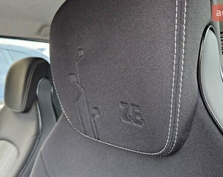 Белый Рено Зое, объемом двигателя 0 л и пробегом 71 тыс. км за 9550 $, фото 82 на Automoto.ua