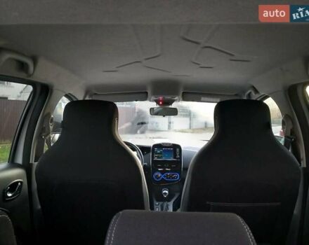 Белый Рено Зое, объемом двигателя 0 л и пробегом 39 тыс. км за 10900 $, фото 22 на Automoto.ua