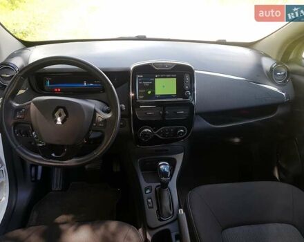 Белый Рено Зое, объемом двигателя 0 л и пробегом 95 тыс. км за 11000 $, фото 34 на Automoto.ua