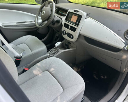 Белый Рено Зое, объемом двигателя 0 л и пробегом 54 тыс. км за 9300 $, фото 10 на Automoto.ua