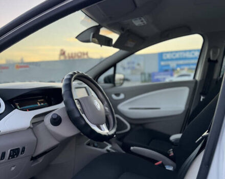 Белый Рено Зое, объемом двигателя 0 л и пробегом 117 тыс. км за 9800 $, фото 10 на Automoto.ua