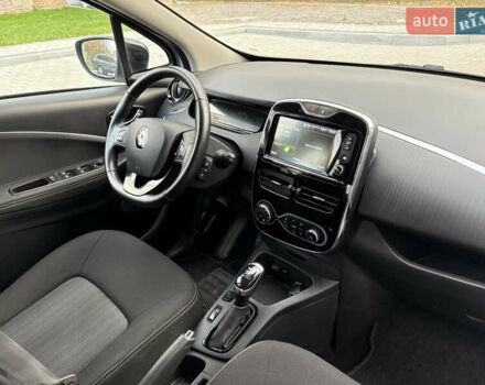 Белый Рено Зое, объемом двигателя 0 л и пробегом 44 тыс. км за 9999 $, фото 10 на Automoto.ua