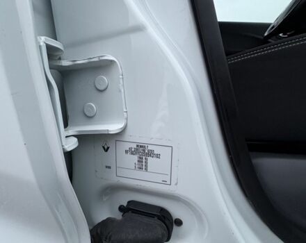 Белый Рено Зое, объемом двигателя 0 л и пробегом 37 тыс. км за 9600 $, фото 23 на Automoto.ua