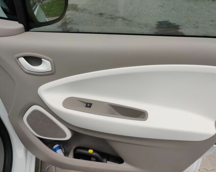 Білий Рено Зое, об'ємом двигуна 0 л та пробігом 190 тис. км за 8500 $, фото 18 на Automoto.ua