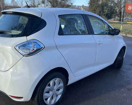 Белый Рено Зое, объемом двигателя 0 л и пробегом 85 тыс. км за 8700 $, фото 5 на Automoto.ua