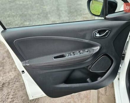 Белый Рено Зое, объемом двигателя 0 л и пробегом 71 тыс. км за 9550 $, фото 54 на Automoto.ua