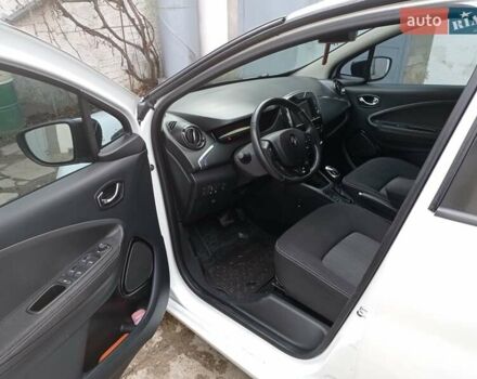 Белый Рено Зое, объемом двигателя 0 л и пробегом 145 тыс. км за 9100 $, фото 6 на Automoto.ua