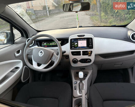 Белый Рено Зое, объемом двигателя 0 л и пробегом 65 тыс. км за 9200 $, фото 7 на Automoto.ua