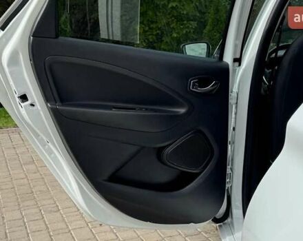 Белый Рено Зое, объемом двигателя 0 л и пробегом 157 тыс. км за 8700 $, фото 16 на Automoto.ua