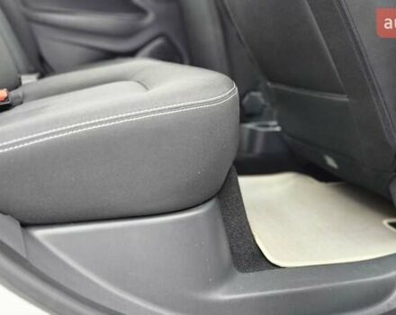 Белый Рено Зое, объемом двигателя 0 л и пробегом 71 тыс. км за 9550 $, фото 39 на Automoto.ua