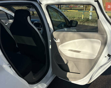 Белый Рено Зое, объемом двигателя 0 л и пробегом 85 тыс. км за 8700 $, фото 15 на Automoto.ua